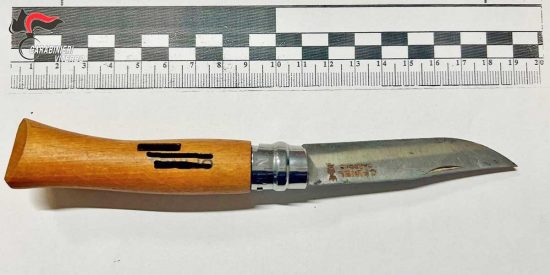 Civita Castellana - Il coltello a serramanico sequestrato