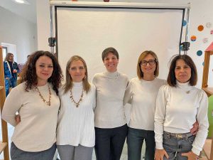 Montalto di Castro - Le docenti della scuola d'infanzia al mercatino solidale natalizio