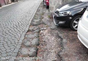 Le condizioni del parcheggio di via Zuccari a Bagnaia