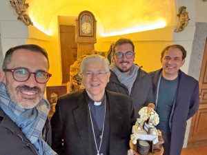 Confartigianato - Al vescovo Piazza la statuina del presepe 2024