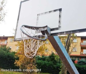 Canestro alla Quercia rotto