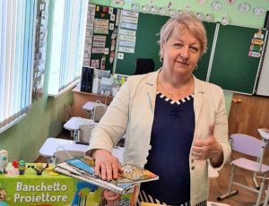 Il materiale didattico donato dal comitato Viva il verde di Vitorchiano alla scuola Usmishka di Kiev 