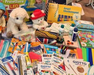 Il materiale didattico donato dal comitato Viva il verde di Vitorchiano alla scuola Usmishka di Kiev