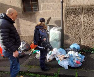 Viterbo - Rifiuti ingombranti abbandonati in centro - I controlli della polizia locale