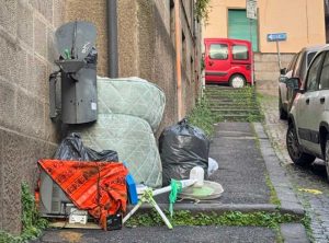 Viterbo - Rifiuti ingombranti abbandonati in centro - I controlli della polizia locale 