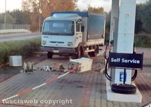 Viterbo - Tentato furto in un distributore
