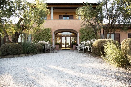 Veduta facciata del Resort