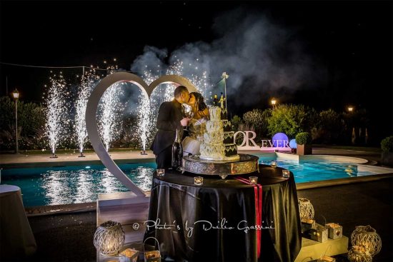 Taglio torta in piscina