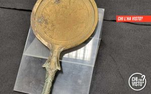 L'antico specchio etrusco proveniente dalla necropoli di Vulci