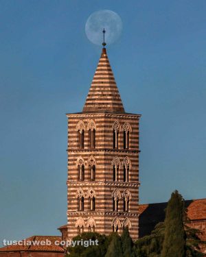 Il campanile del duomo di Viterbo