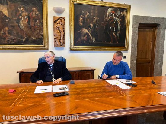 Il vescovo Orazio Francesco Piazza e don Emanuele Germani
