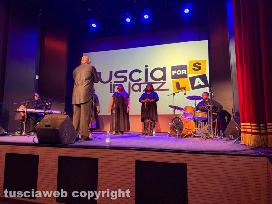 Caprarola - Strapienone al concerto finale del Tuscia in jazz for SLA 