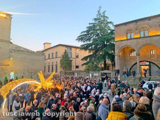 Viterbo - Il vescovo Piazza dà il via al Giubileo 2025