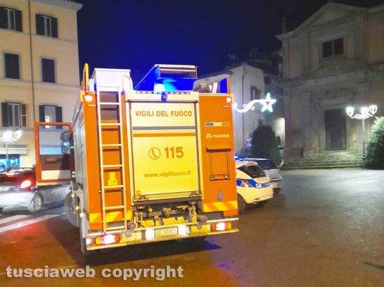 Cadono calcinacci dalla chiesa di San Giovanni a Bagnaia - Vigili del fuoco e polizia locale