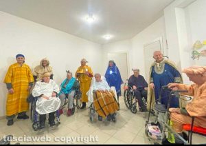 San Lorenzo Nuovo - Gli ospiti di Villa Costanza vanno in scena con la Natività