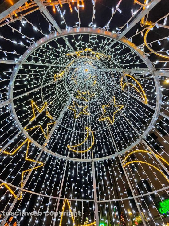 Soriano nel Cimino - L'albero illuminato in piazza