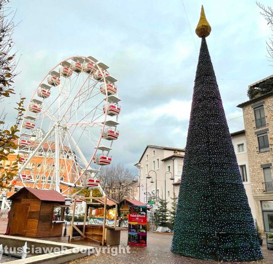 Terni - Una ruota panoramica natalizia