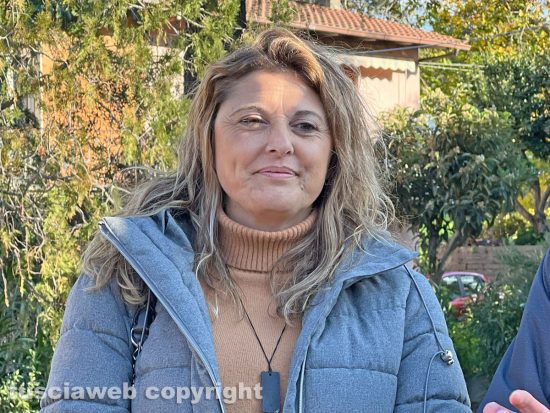 Viterbo - Inaugurazione panchina rossa a Tobia - Rosanna Giliberto
