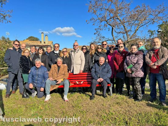Viterbo - Inaugurazione panchina rossa a Tobia