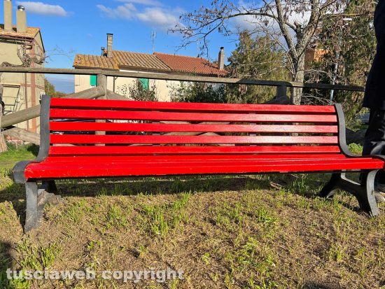 Viterbo - Inaugurazione panchina rossa a Tobia