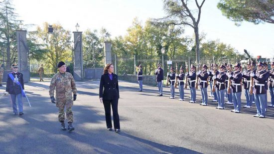 Isabella Rauti in visita la Scuola sottufficiali dell'esercito italiano