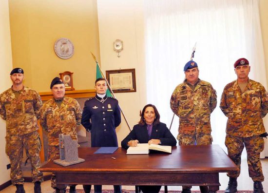 Isabella Rauti in visita la Scuola sottufficiali dell'esercito italiano
