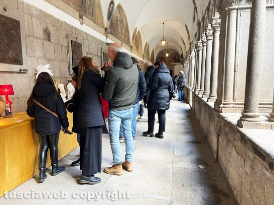 Viterbo - Mostra 100 presepi nel chiostro della basilica di Santa Maria della Quercia