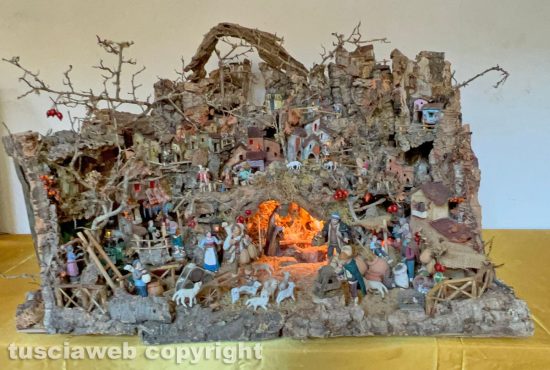 Viterbo - Mostra 100 presepi nel chiostro della basilica di Santa Maria della Quercia