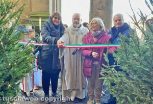 Viterbo - Inaugurazione dei 100 presepi nel chiostro della basilica di Santa Maria della Quercia