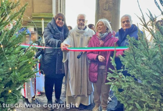 Viterbo - Inaugurazione dei 100 presepi nel chiostro della basilica di Santa Maria della Quercia