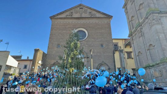 Viterbo - Lancio di palloncini, omaggio alla Madonna della Quercia