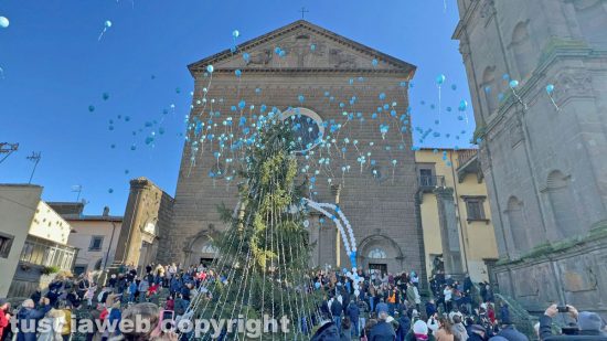 Viterbo - Lancio di palloncini, omaggio alla Madonna della Quercia