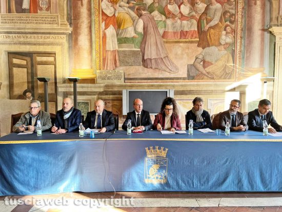 Viterbo - Patto della notte, conferenza stampa per regolamentare gli orari dei pubblici esercizi