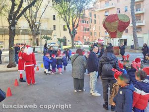 Civitavecchia - A piazza Calamatta l'evento natalizio organizzato da comitato e commercianti locali