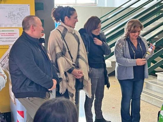 Viterbo - Consegna delle borracce donate da Terranova all'istituto comprensivo Pietro Vanni