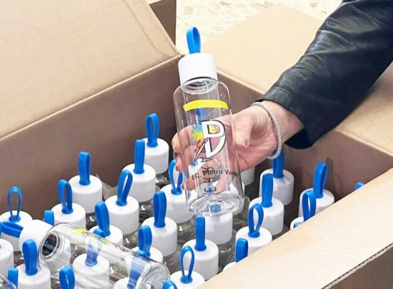 Viterbo - Consegna delle borracce donate da Terranova all'istituto comprensivo Pietro Vanni