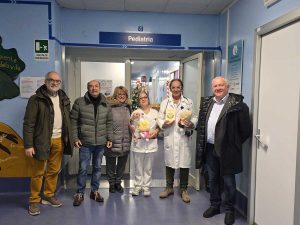 Viterbo - I maestri del lavoro al reparto pediatria dell'ospedale di Belcolle