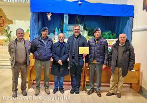 Viterbo - Consegna soldi raccolti Unuci alla parrocchia della Sacra Famiglia