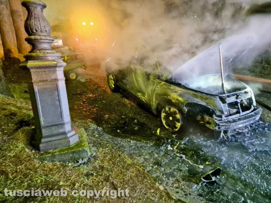Montefiascone - Auto in fiamme