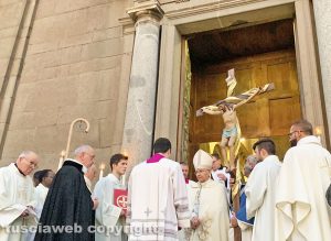 Viterbo - Il vescovo Piazza dà il via al Giubileo 2025