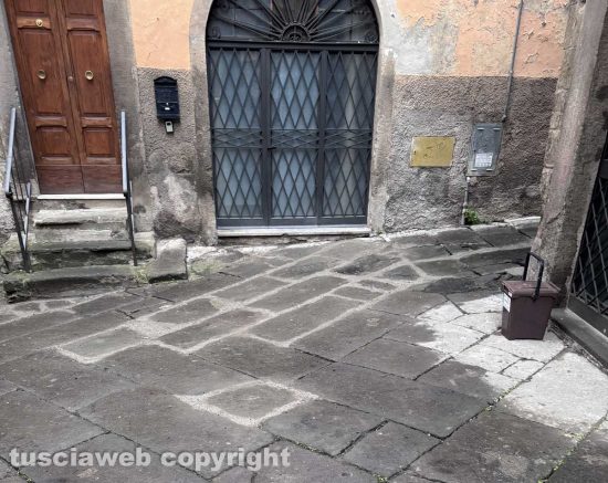 Viterbo - I lastroni nel quartiere San Pellegrino