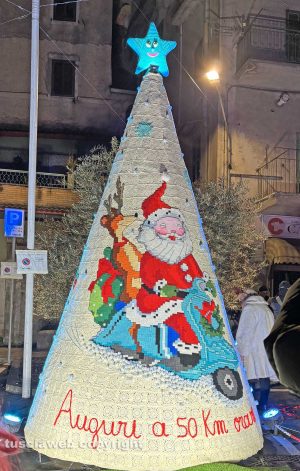 Fabrica di Roma - L'albero di Natale all'uncinetto