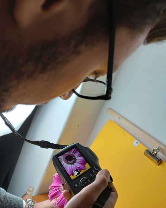 Scuola di Fotografia Click! Aps - Un allievo durante una lezione