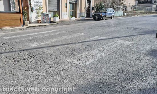 Montefiascone - Le strisce pedonali in via Verentana