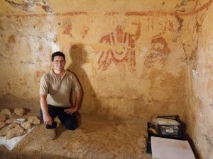Tarquinia - L'archeologo Daniele Maras nella Tomba “Franco Adamo”