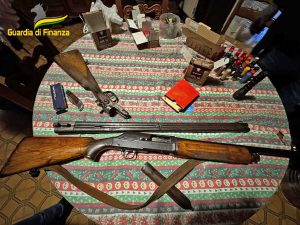 Velletri - Fucili e munizioni sequestrati dalla guardia di finanza