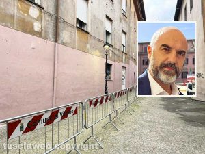 Viterbo - Il muro impiastrato del palazzo del colle del Duomo con le transenne - Nel riquadro Stefano Floris