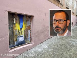 Viterbo - Il muro impiastrato del palazzo del colle del Duomo con le transenne - Nel riquadro Stefano Peruzzo