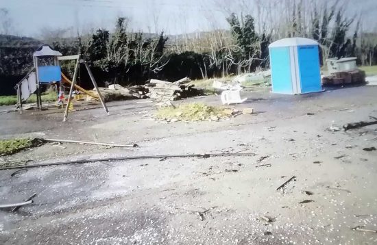Rifugio per cani di Orte - Immondizia