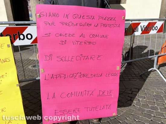 Viterbo - La protesta di Antonio Bartolomei e Vincenzo Giulianelli
